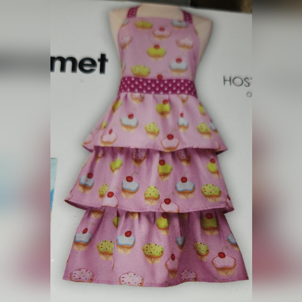 NEW GOURMET CLUB CUPCAKES APRON ABSOLUTELY ADORABLE BRAND NEW - Picture 3 of 13
